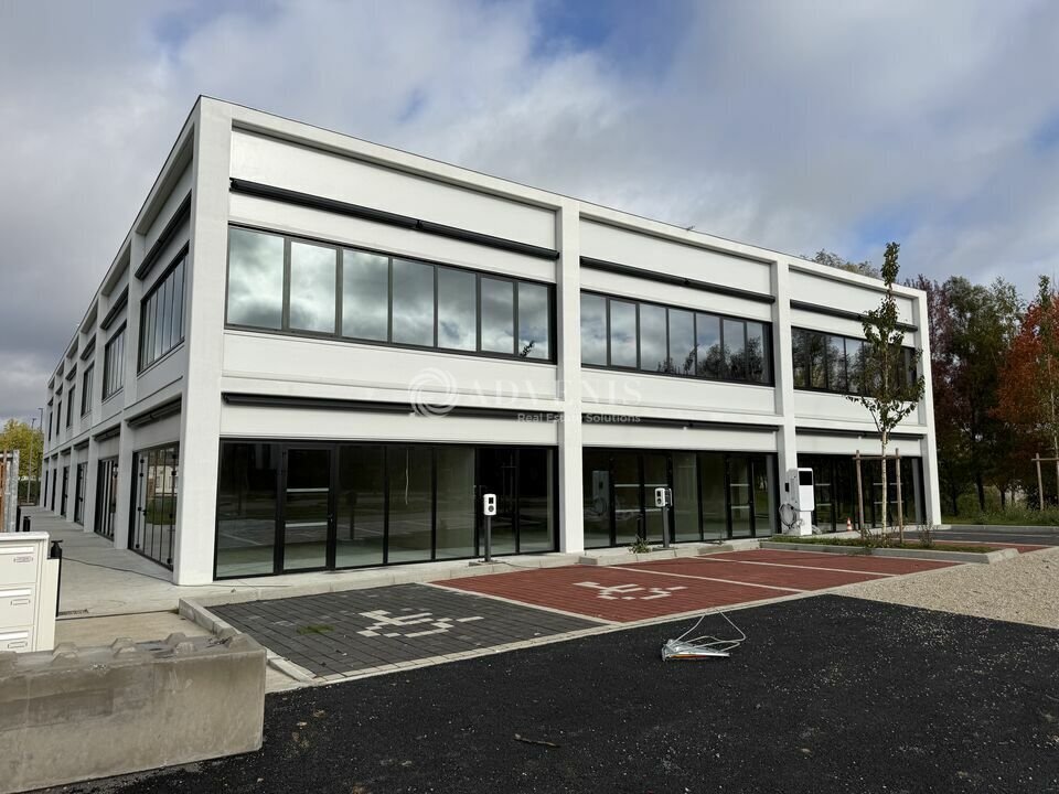 Retail in Collégien for lease Building Photo- Image 1 of 13