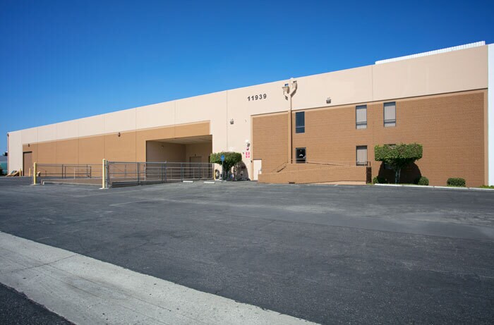 11937-11939 Woodruff Ave, Downey, CA for lease - Building Photo - Image 1 of 3