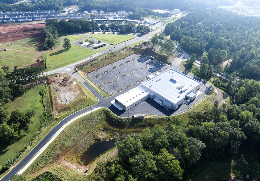 234 Gateway Crossing Pky, Hoschton, GA for lease - Building Photo - Image 2 of 3