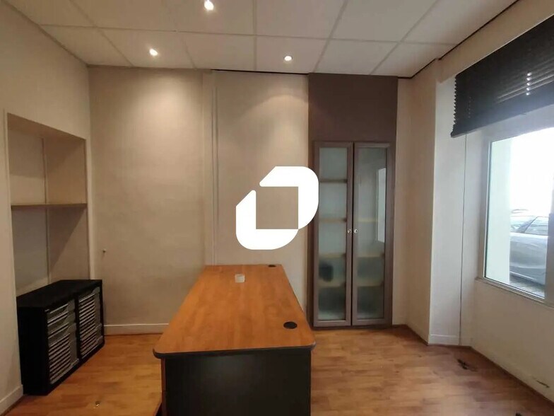 Office in Versailles for lease - Interior Photo - Image 3 of 30