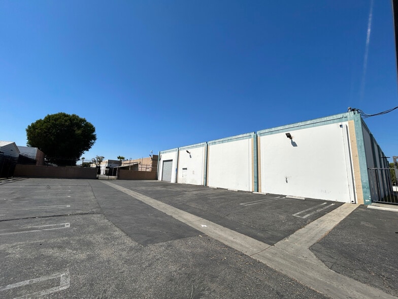16606 Schoenborn St, North Hills, CA for lease - Building Photo - Image 3 of 7