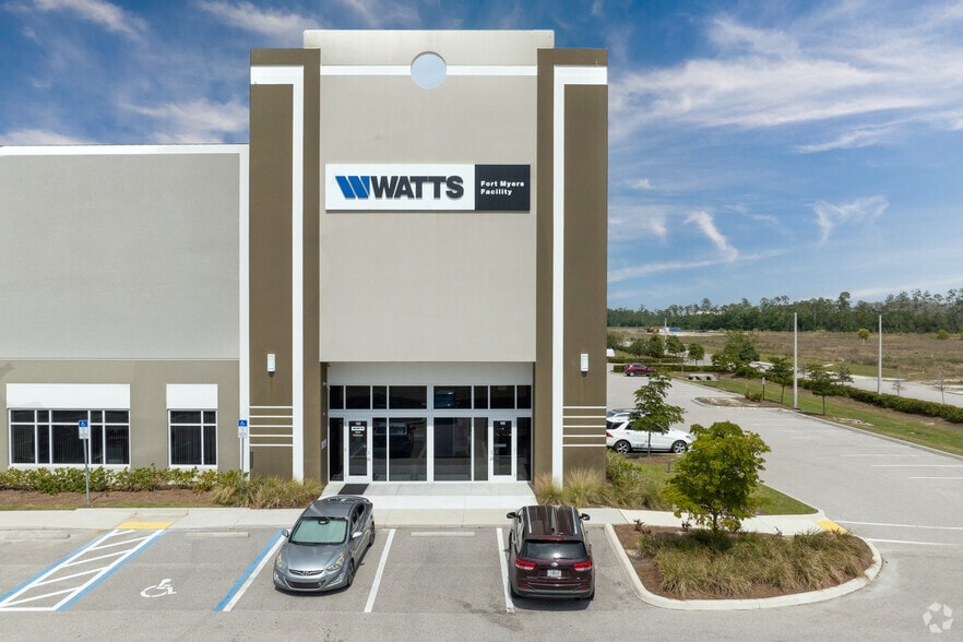 16260 Airport Park Dr, Fort Myers, FL for lease - Building Photo - Image 2 of 13