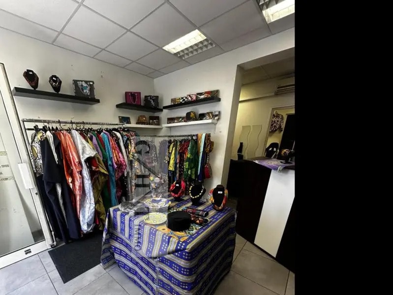Retail in Alfortville for sale Interior Photo- Image 1 of 4