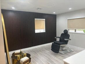 1571 NW 13th Ct, Miami, FL for lease Interior Photo- Image 1 of 2