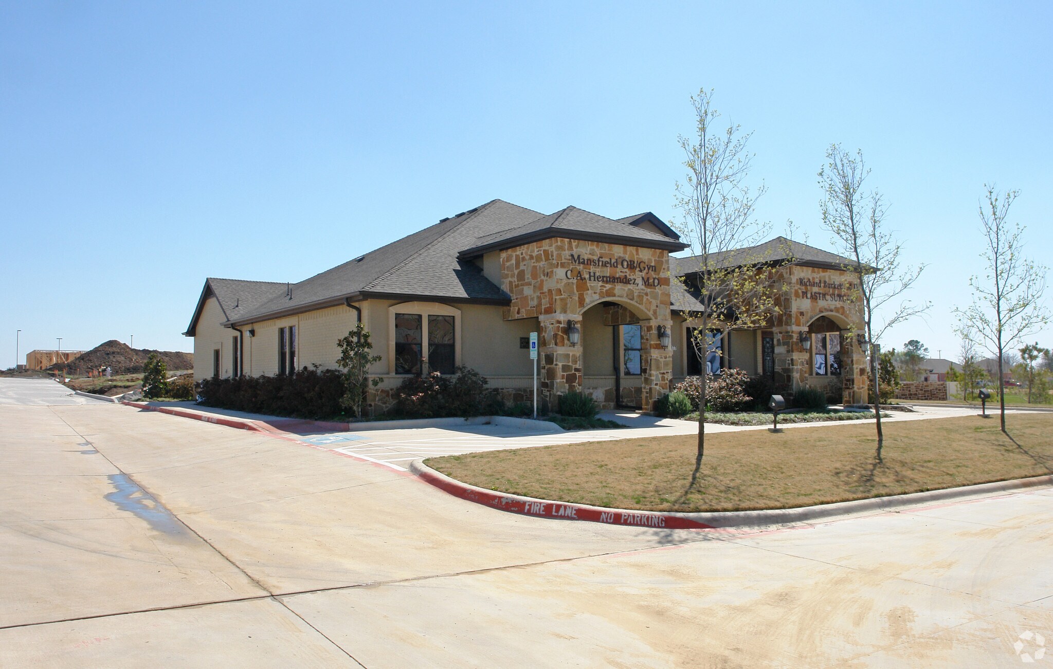 1770 E Broad St, Mansfield, TX à louer Photo du bâtiment- Image 1 de 10