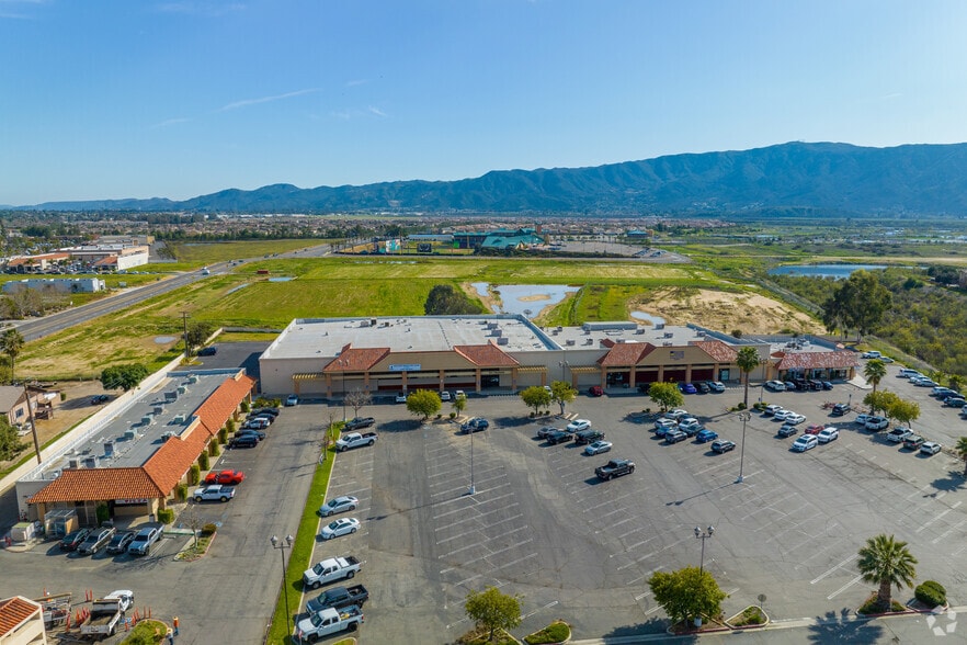 2495-2505 E Lakeshore Dr, Lake Elsinore, CA for lease - Aerial - Image 2 of 7