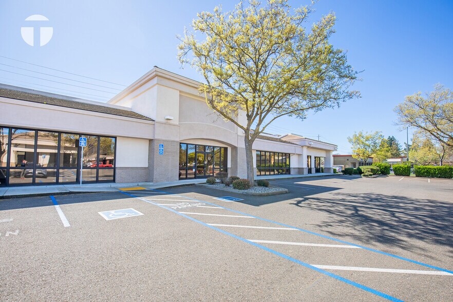 9591 Laguna Springs Dr, Elk Grove, CA à louer - Photo du bâtiment - Image 2 de 8