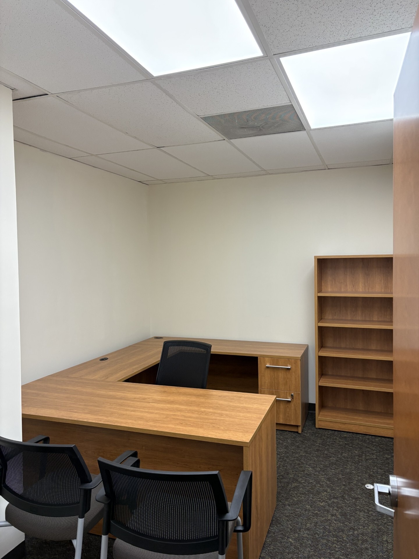 6800 Jericho Tpke, Syosset, NY à louer Photo intérieure- Image 1 de 5