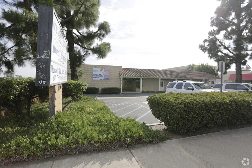 17900 Brookhurst St, Fountain Valley, CA à vendre - Photo du bâtiment - Image 2 de 4