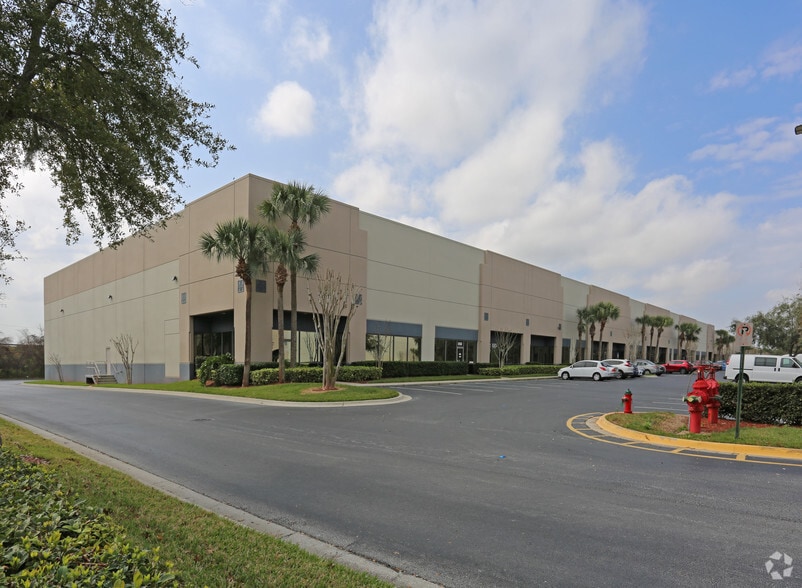 230 Sunport Ln, Orlando, FL à louer - Photo du bâtiment - Image 2 de 6