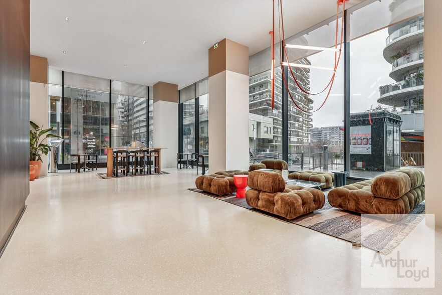 19 Place Françoise Dorin, Paris for lease - Lobby - Image 3 of 10