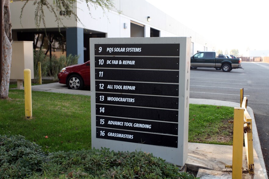 6201 Schirra Ct, Bakersfield, CA à louer - Photo du bâtiment - Image 2 de 4