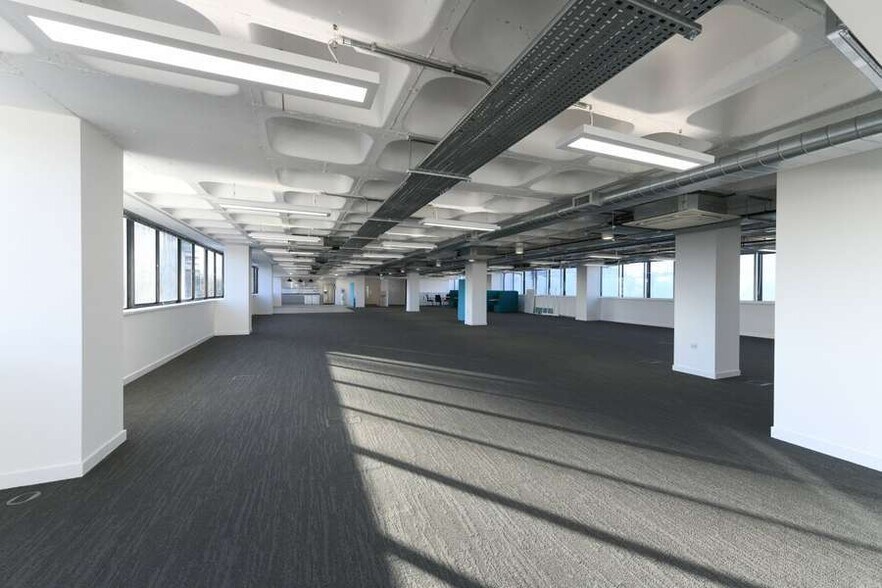 1 Station Sq, Bracknell à vendre - Photo du bâtiment - Image 3 de 8