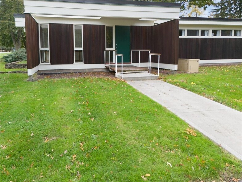 5973 Walworth Rd, Ontario, NY à vendre - Photo du bâtiment - Image 2 de 43