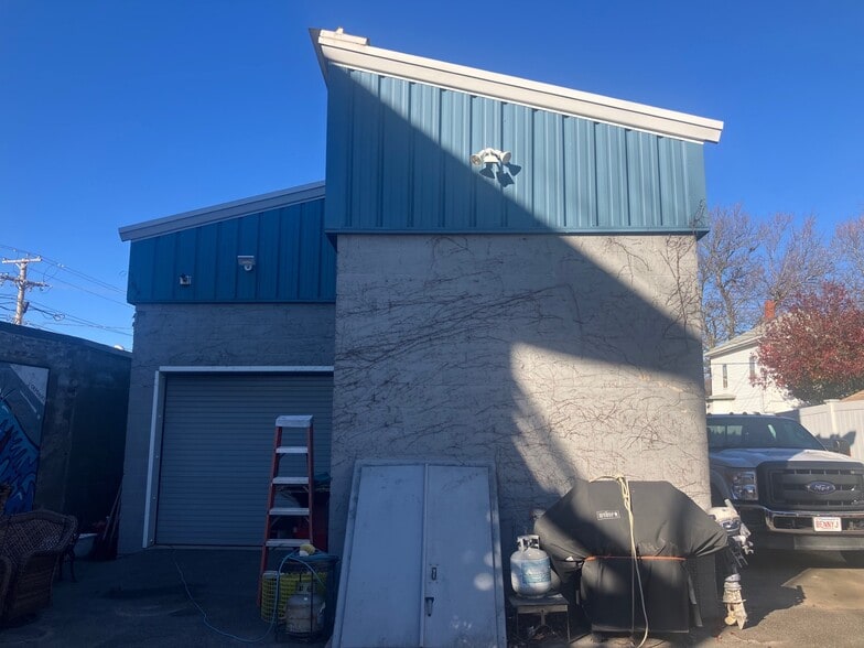 17 Meadow St, Salem, MA for sale - Building Photo - Image 2 of 4