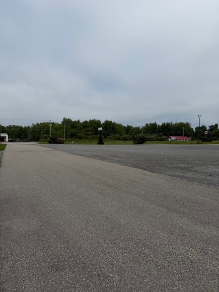 3389 W US Highway 10, Ludington, MI for lease - Building Photo - Image 3 of 7