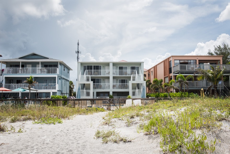 19306 Gulf Blvd, Indian Shores, FL à vendre - Photo du bâtiment - Image 2 de 7