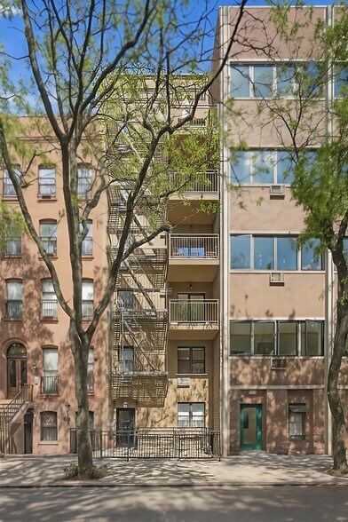 447 W 47th St, New York, NY à vendre - Photo du bâtiment - Image 2 de 8