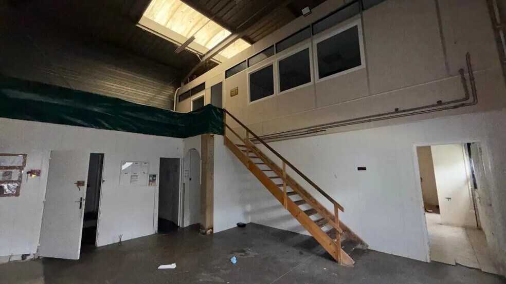 Flex dans Châtillon à louer - Photo du bâtiment - Image 2 de 8