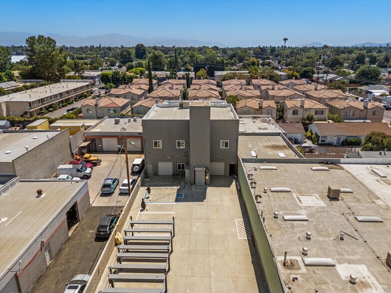7018 1/2 Darby Ave, Reseda, CA à louer - Photo principale - Image 1 de 16