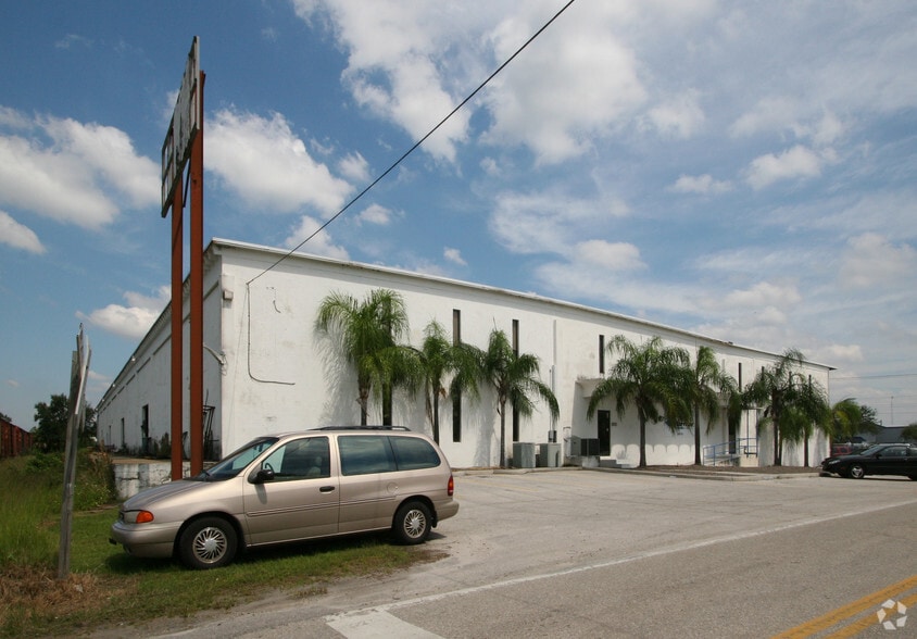2075 47th St, Sarasota, FL for lease - Building Photo - Image 3 of 32