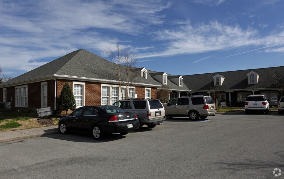 3326 Aspen Grove Dr, Franklin, TN à louer - Photo du bâtiment - Image 2 de 21