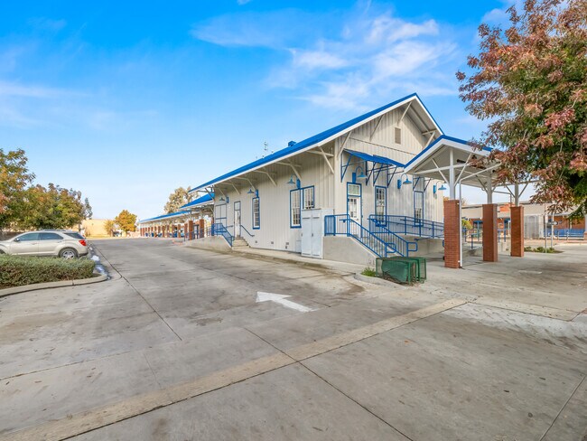More details for 504 W 7th St, Hanford, CA - Retail for Sale
