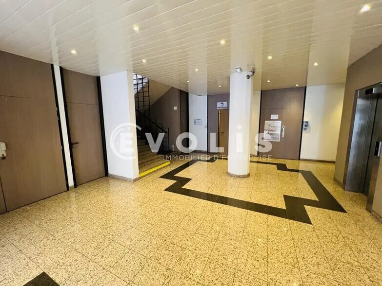 1 Rue De Rome, Rosny-sous-Bois à louer - Hall d’entrée - Image 2 de 7