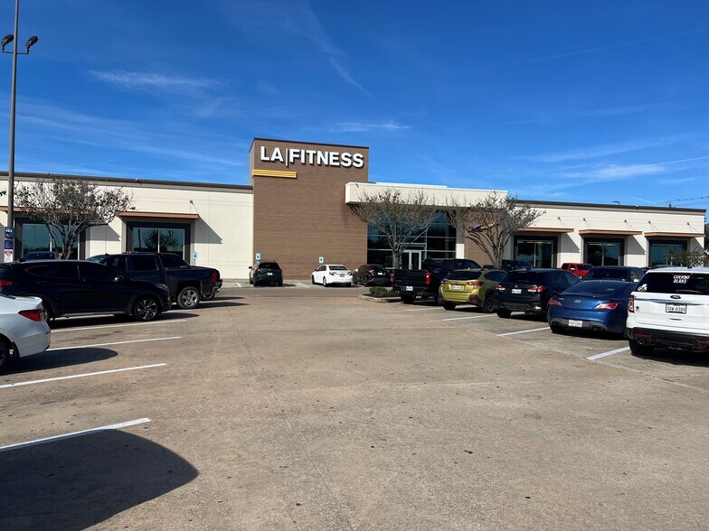 6701-6831 Spencer Hwy, Pasadena, TX à louer - Photo du bâtiment - Image 3 de 17