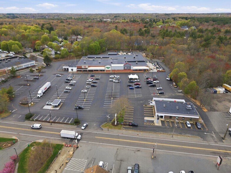 800 S Franklin St, Holbrook, MA à louer - Photo du bâtiment - Image 3 de 9