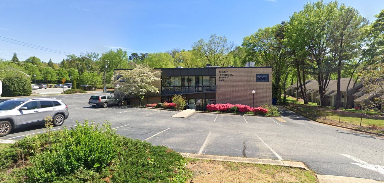 2601 Oakcrest Ave, Greensboro, NC à louer Photo du bâtiment- Image 1 de 7