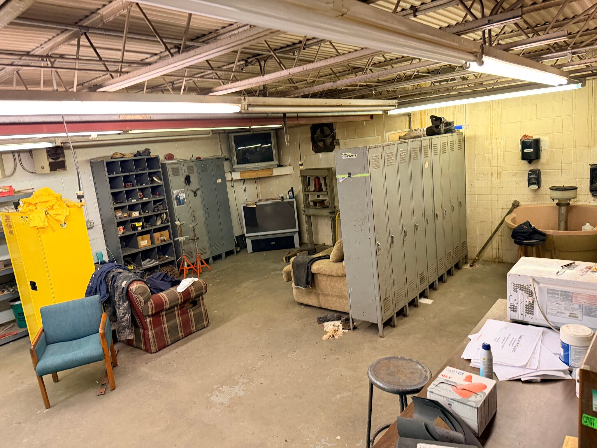 4133 New Haven Ave, Fort Wayne, IN for lease Interior Photo- Image 1 of 6