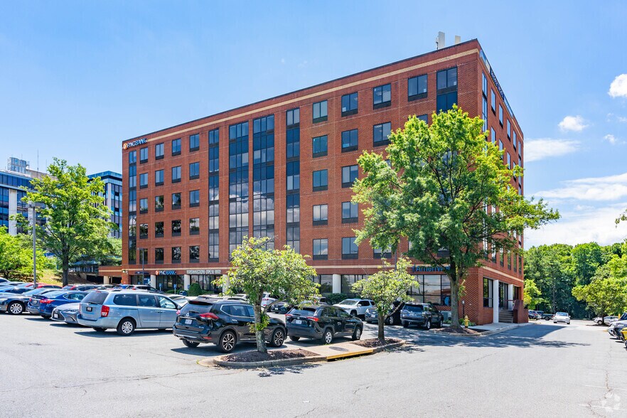 6196 Oxon Hill Rd, Oxon Hill, MD à louer - Photo du bâtiment - Image 2 de 28