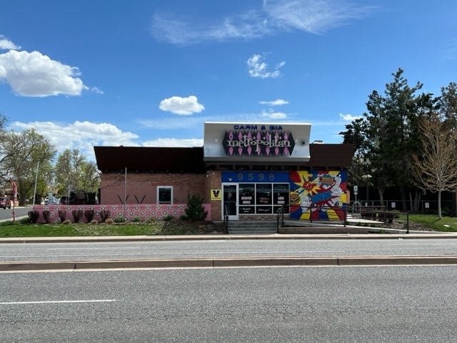 9598 E Montview Blvd, Aurora, CO for lease - Primary Photo - Image 1 of 10