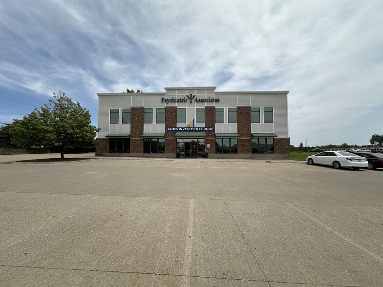 673 Westbury Dr, Iowa City, IA for sale - Building Photo - Image 2 of 2