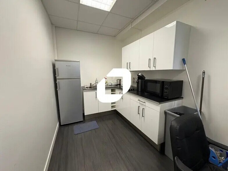 Office in Montigny-le-Bretonneux for lease - Interior Photo - Image 3 of 12