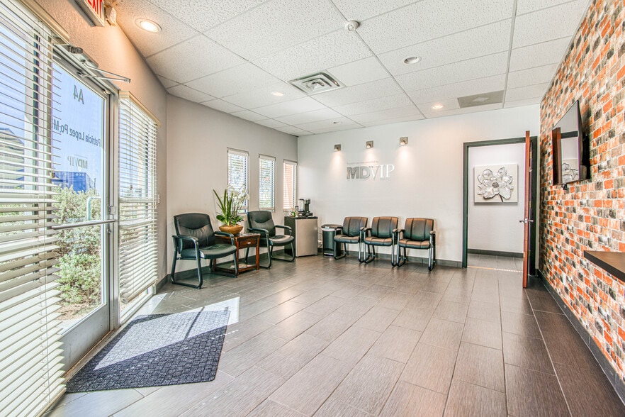 550 S Mesa Hills Dr, El Paso, TX for lease - Building Photo - Image 2 of 37