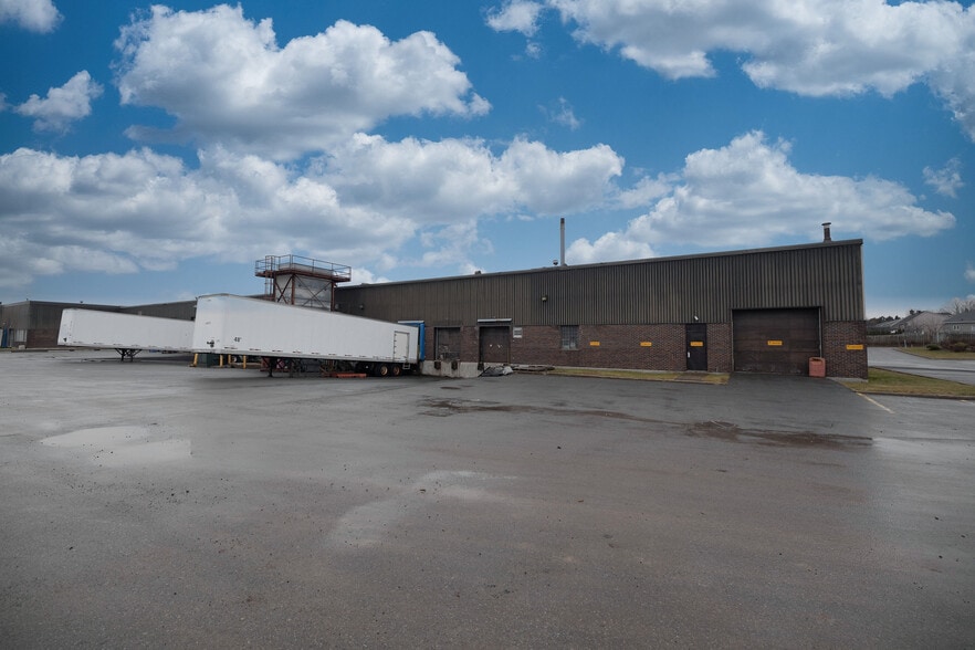 16791-16821 Boul Hymus, Kirkland, QC à louer - Photo du bâtiment - Image 2 de 7