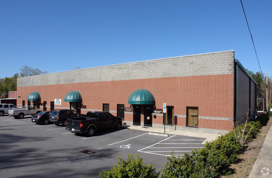 1904 Fairfax Rd, Greensboro, NC for lease - Building Photo - Image 1 of 11