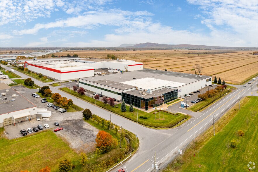 1675 Boul de Montarville, Boucherville, QC for lease - Aerial - Image 2 of 19
