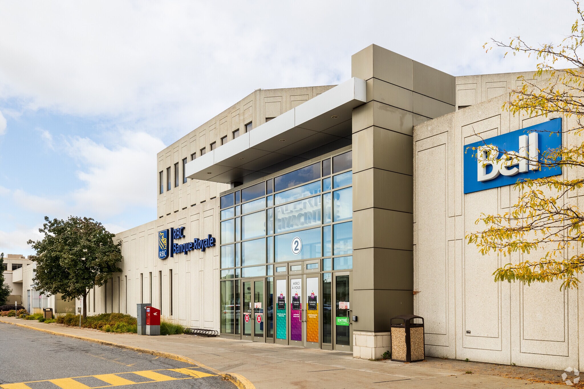 3000-3300 Boul Laframboise, Saint-Hyacinthe, QC for lease Primary Photo- Image 1 of 5