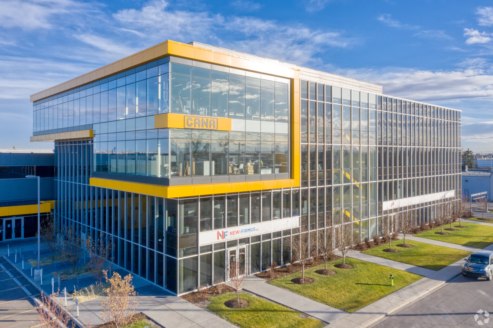 5720 4th St SE, Calgary, AB for sale Primary Photo- Image 1 of 1