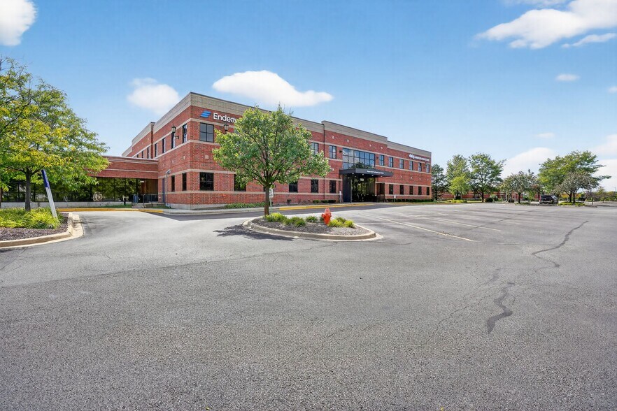 1259 Rickert Dr, Naperville, IL à louer - Photo du bâtiment - Image 2 de 16