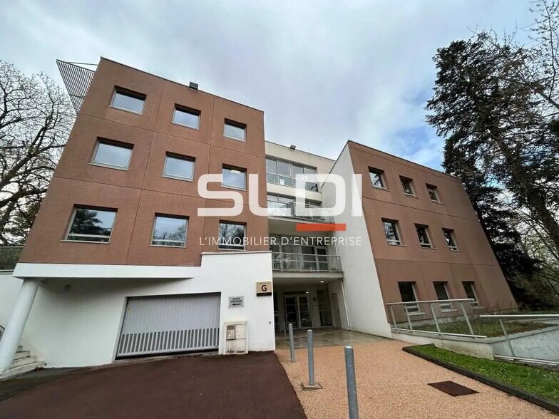 Bureau dans Écully à louer - Photo du bâtiment - Image 2 de 21