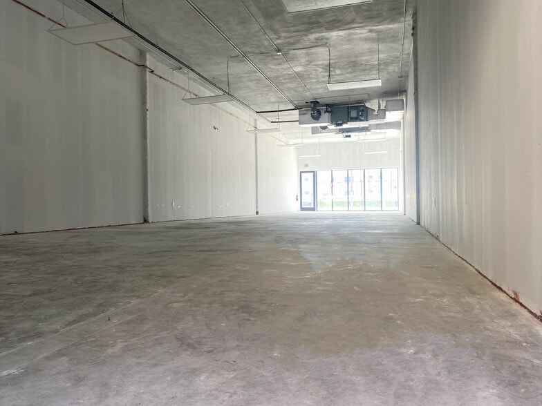 300 SW 17th Ave, Miami, FL for lease - Building Photo - Image 3 of 6