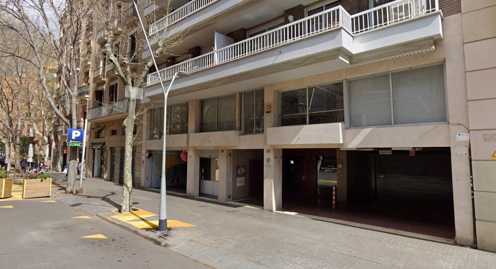 Immeuble residentiel dans Barcelone, Barcelona à vendre - Photo intérieure - Image 1 de 3