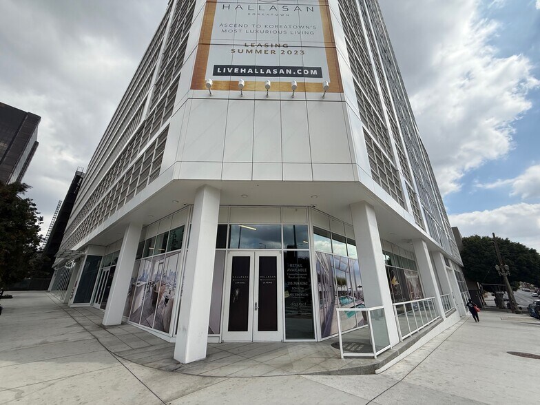 696 S New Hampshire Ave, Los Angeles, CA à louer - Photo du bâtiment - Image 1 de 11