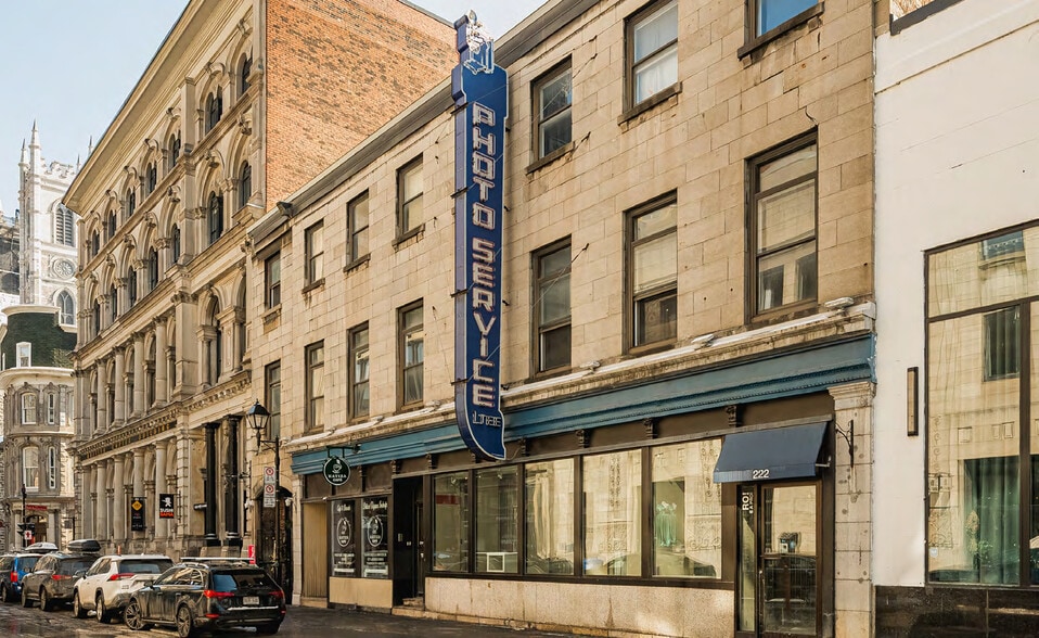 222 Rue Notre-Dame O, Montréal, QC à louer - Photo principale - Image 1 de 5