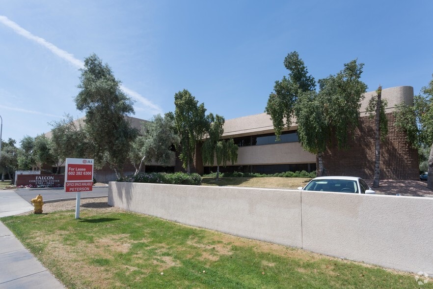 2702 N 44th St, Phoenix, AZ for sale - Primary Photo - Image 1 of 11