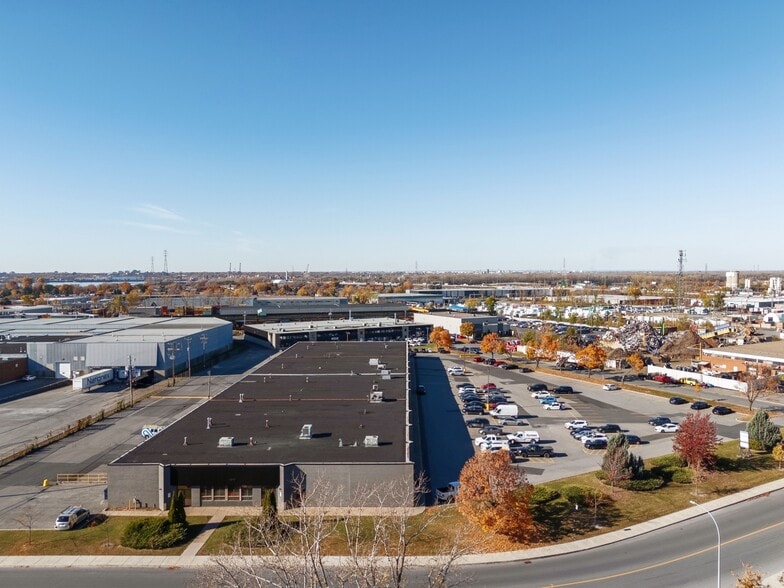 620-650 St Giffard, Longueuil, QC à louer - Photo du bâtiment - Image 3 de 14